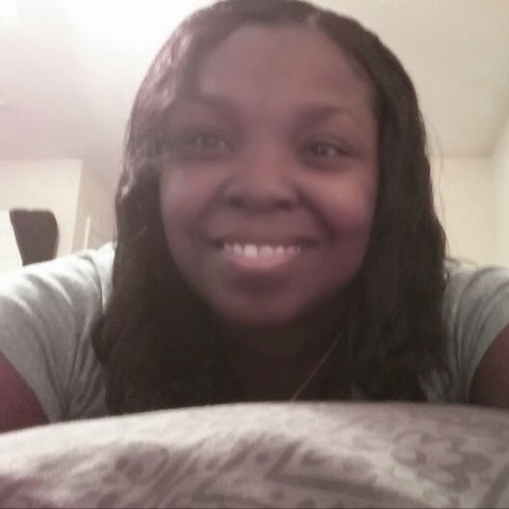 Meet your Posher, Elaine